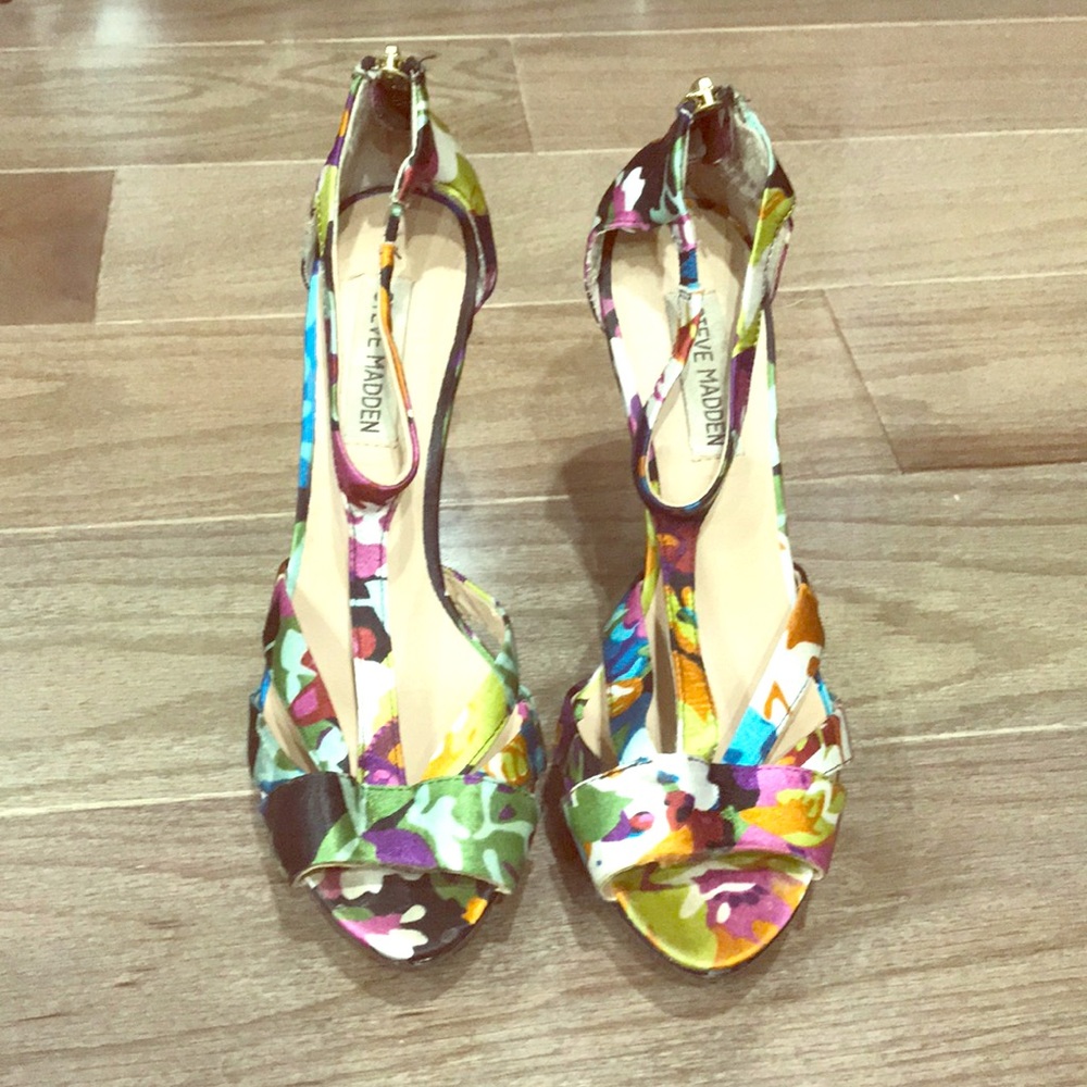 STEVE MADDEN HAYLOW HEELS - SIZE 8 WOMENS
